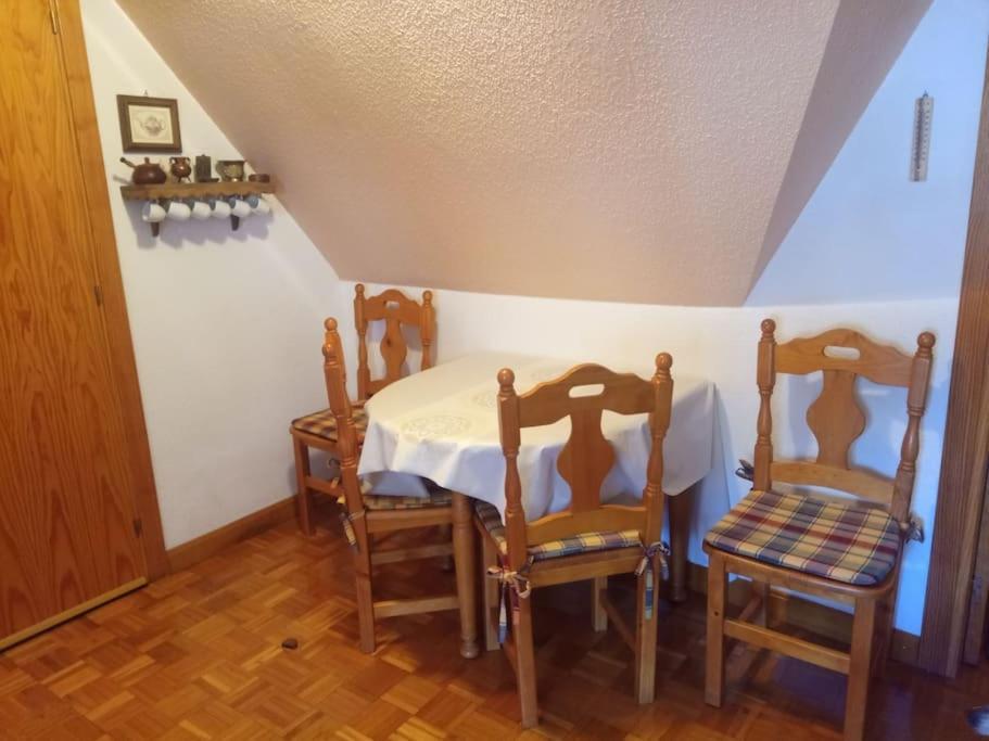 Atico En Pleno Pirineo Apartment El Pueyo de Jaca Bagian luar foto