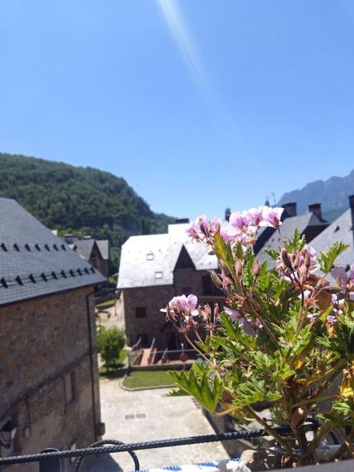 Atico En Pleno Pirineo Apartment El Pueyo de Jaca Bagian luar foto
