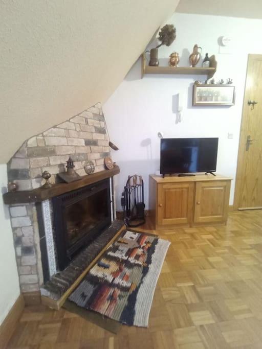 Atico En Pleno Pirineo Apartment El Pueyo de Jaca Bagian luar foto