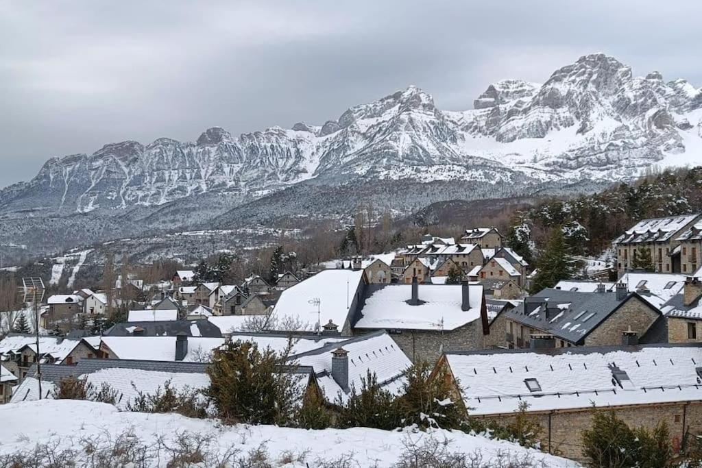 Atico En Pleno Pirineo Apartment El Pueyo de Jaca Bagian luar foto