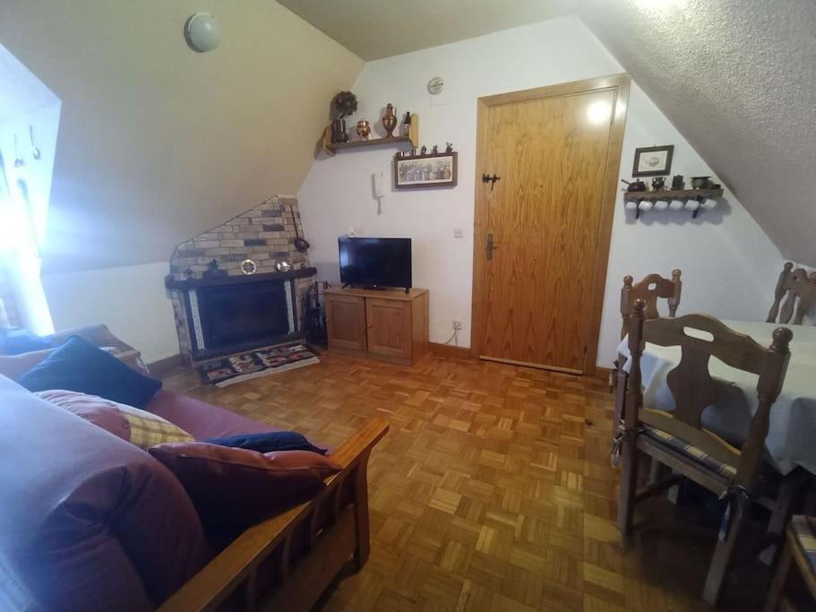 Atico En Pleno Pirineo Apartment El Pueyo de Jaca Bagian luar foto